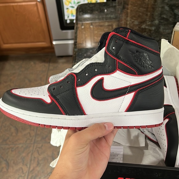 Jordan 1 bloodline size 9 - Picture 3 of 5